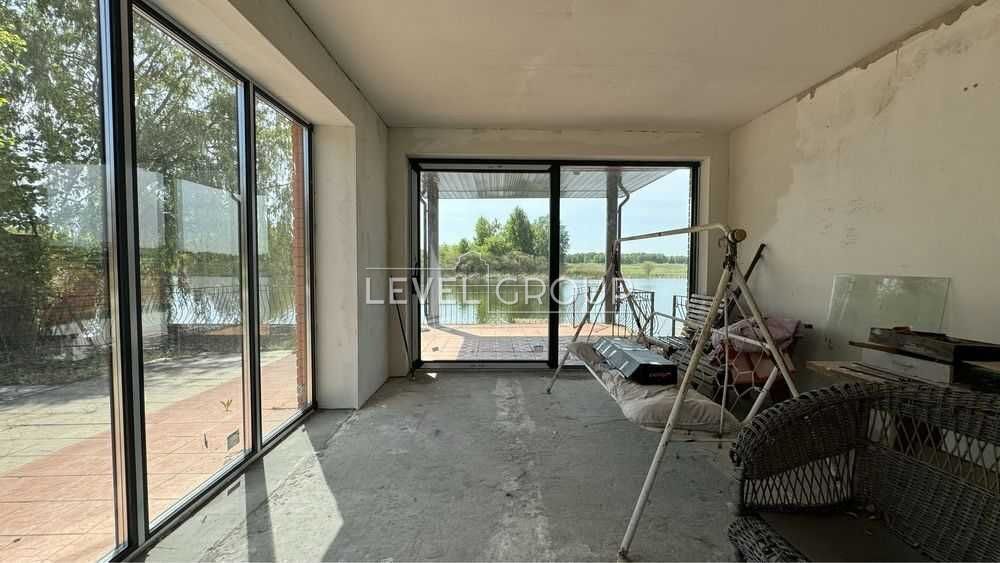 Продаж маєтку з виходом на воду і додатковим будинком! 
Конча-Заспа!