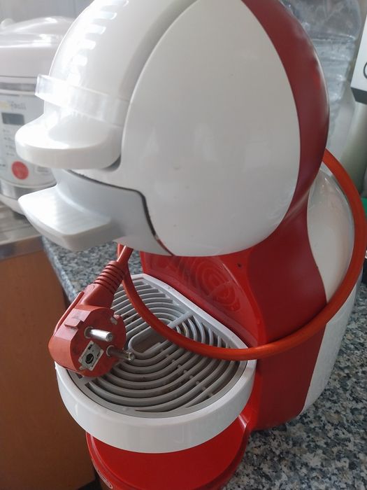 Maquina cafe capsulas delta  impecavel