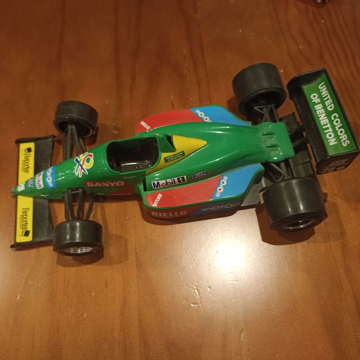 Carro miniatura Bburago 1:24 e outros
