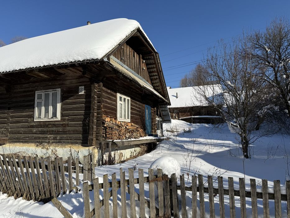 Продається будинок та 10 соток у с. Верхній Студений у карпатах