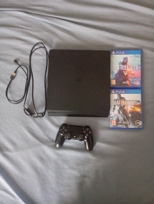PlayStation 4 com jogos e comando