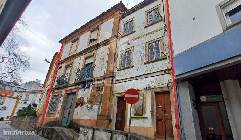 Conjunto de duas Moradias para converter em Apartamentos