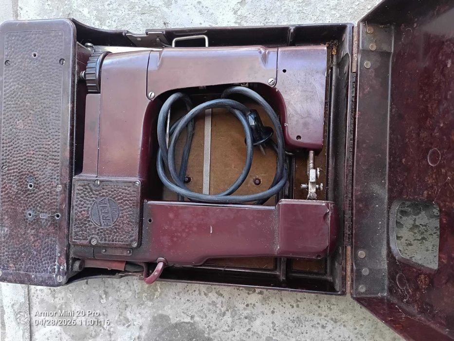 Німецька швейна машинка Freia