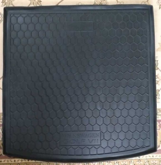 Автоковрик в багажник Volkswagen Golf VII