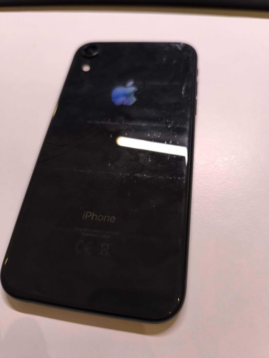 Iphone XR 128GB com ecrã partido (bateria 85%)