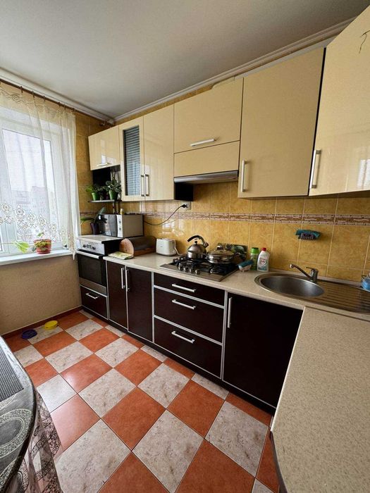 Продам 3-х кімнатну на Словянці