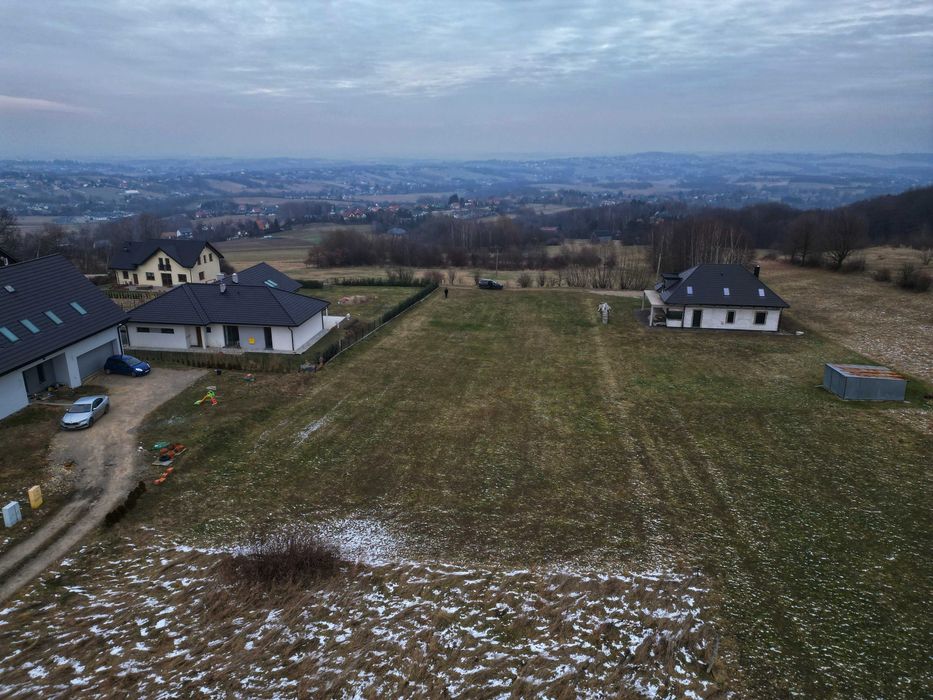 Widokowa działka Pogórze Wielickie, Biskupice – media, podział na 2