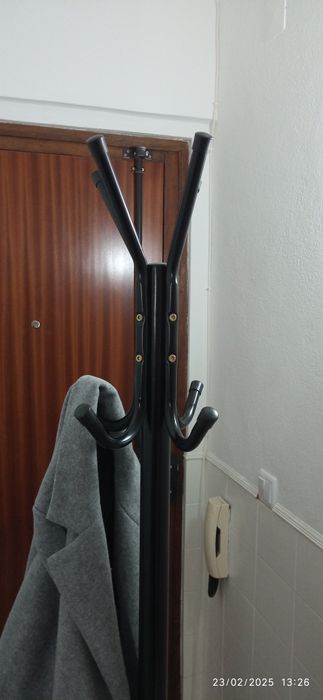 Cabide de pé como novo