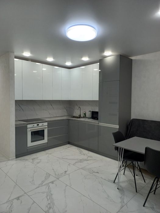 Подобово , розкішна ,сучасна квартира в центрі міста  в новобудові.