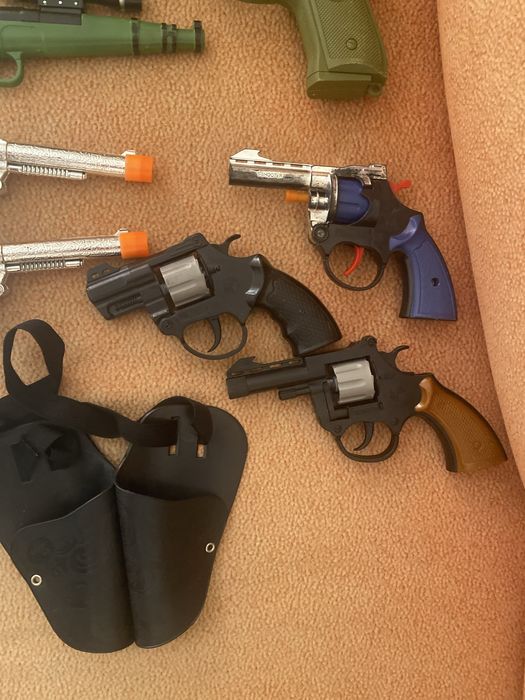 Пістолет зброя дитячі