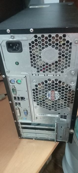 Computador (PC) de secretária
