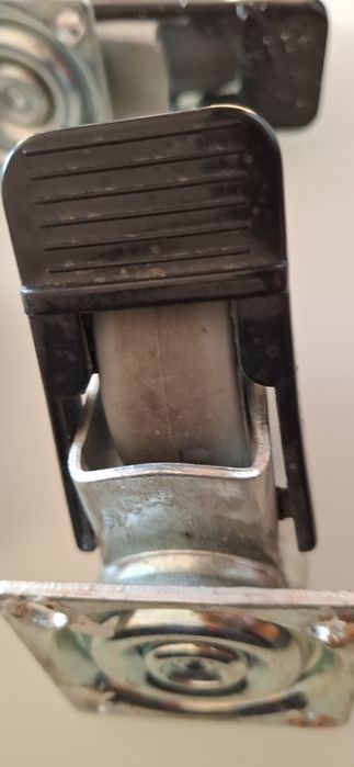 Rodízios com travão