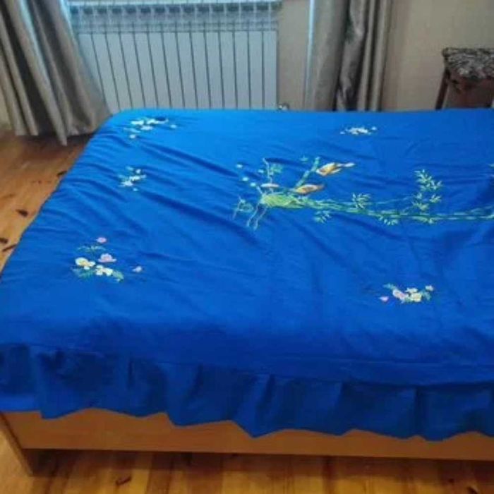 Покрывало на кровать синего цвета 200Х140см(без учета оборки) ковдра