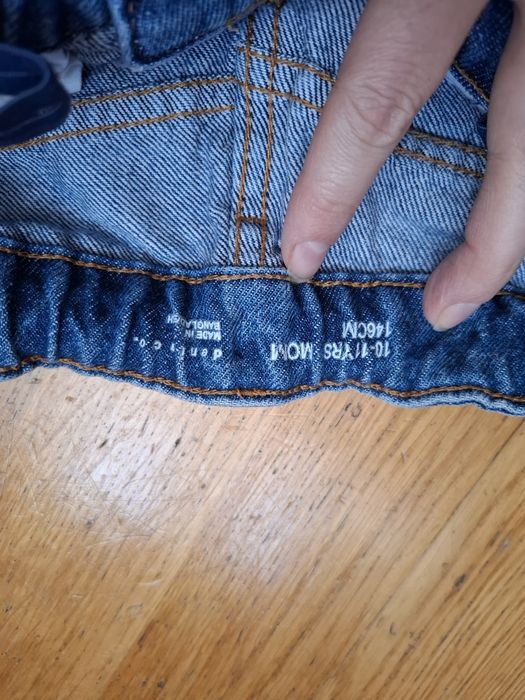 Джинсы мом  на 9-10  лет