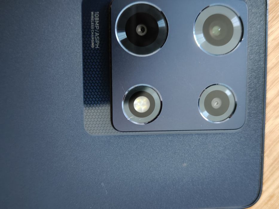 Infinix Note 30 Pro 8+8 GB RAM / 256 GB – AMOLED, 68W, komplet