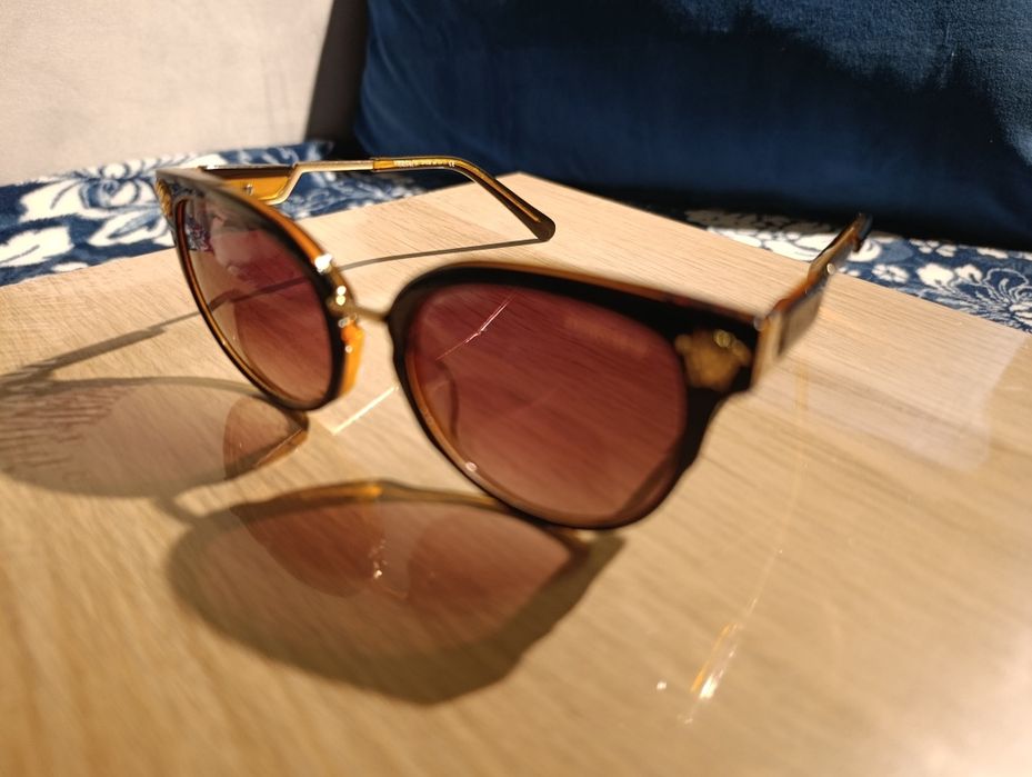 Louis Vuitton, Versace okulary przeciwsłoneczne.