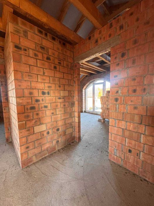 Продається новозбудований будинок в Остриці