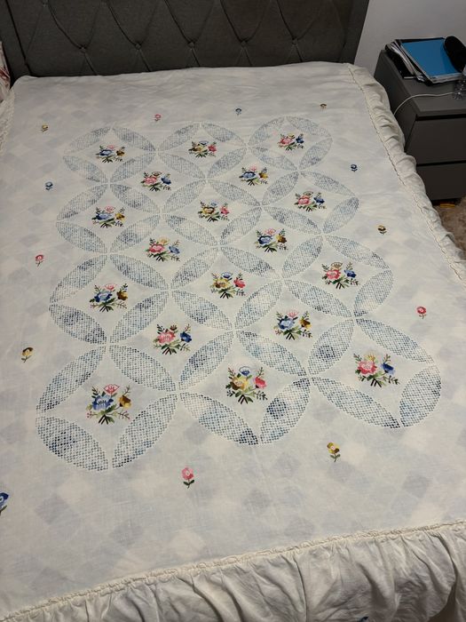 Colcha de linho bordada à mão com 135x190 + 55 cm de folho