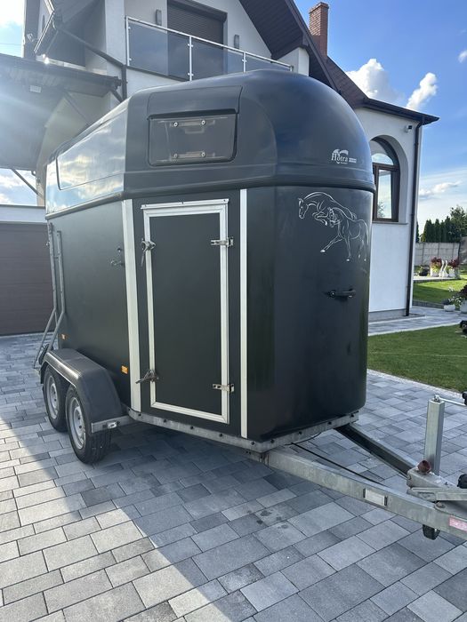 Kat b Dmc 1400 kg Przyczepa  do przewozu 2 koni ,zwierzat .