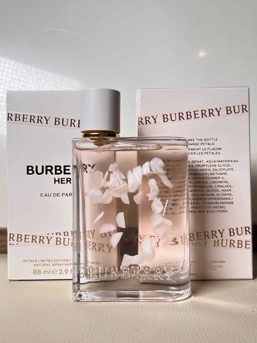 Парфуми Burberry Her Petals Limited Edition