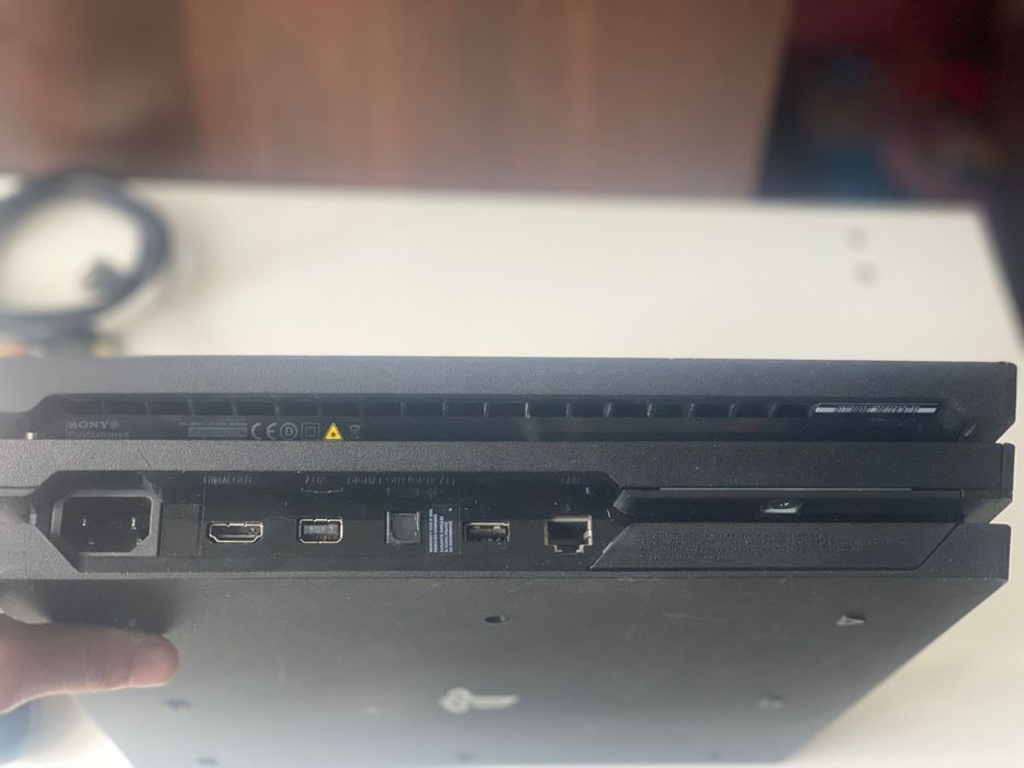 Приставка PS4 pro на 1tb.