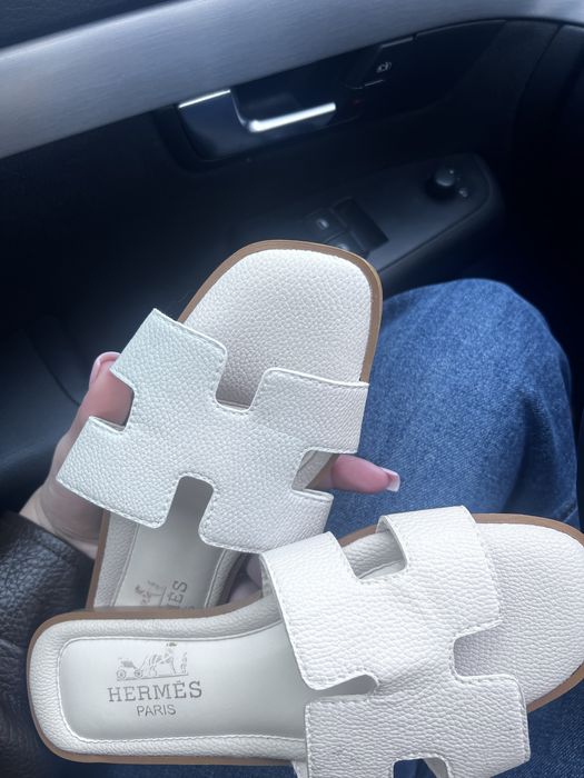 Тапки Hermes одягнені 2 рази
