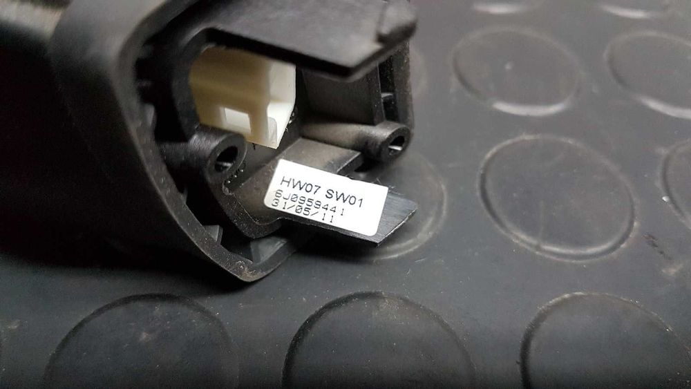 CONTROLE DO SISTEMA DE ÁUDIO / RÁDIO CD SEAT IBIZA SC (6J1) REFERENCE