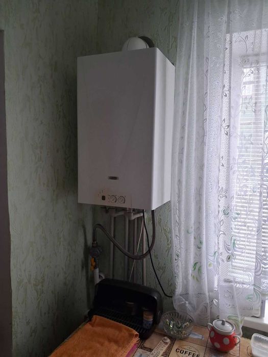 Продам частину будинку з окремим входом та землею