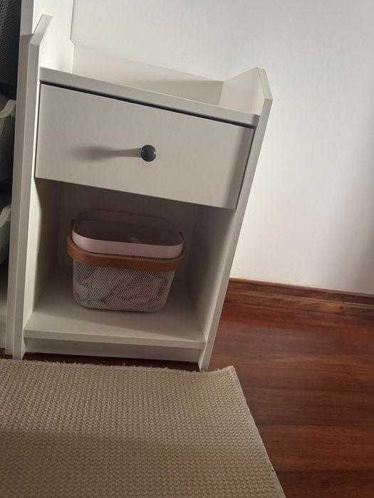 Vendo 2 mesas de cabeceira Hauga