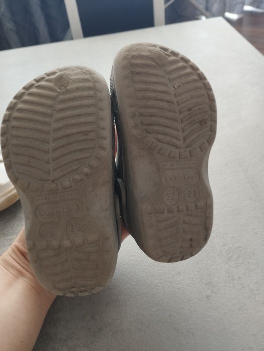 Кросівки дитячі 24 р, крокси у подарунок