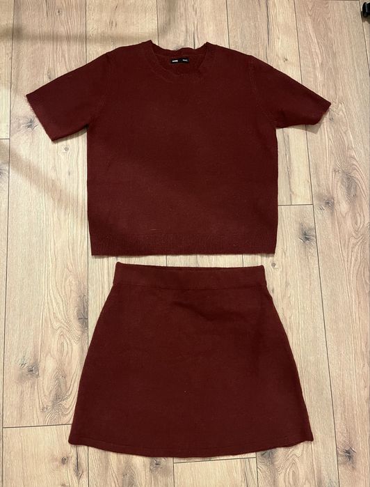 Bordowy komplet z domieszką wełny