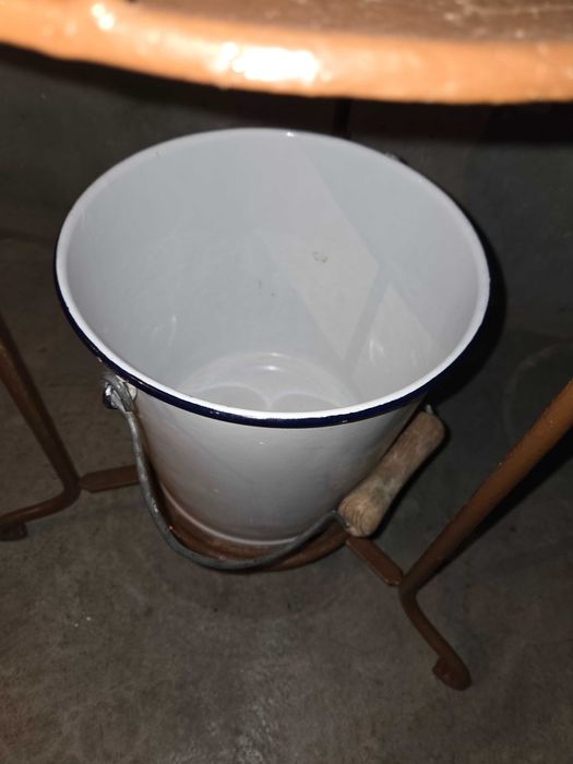 Antiguidade - Lavatório antigo em cerâmica com suporte