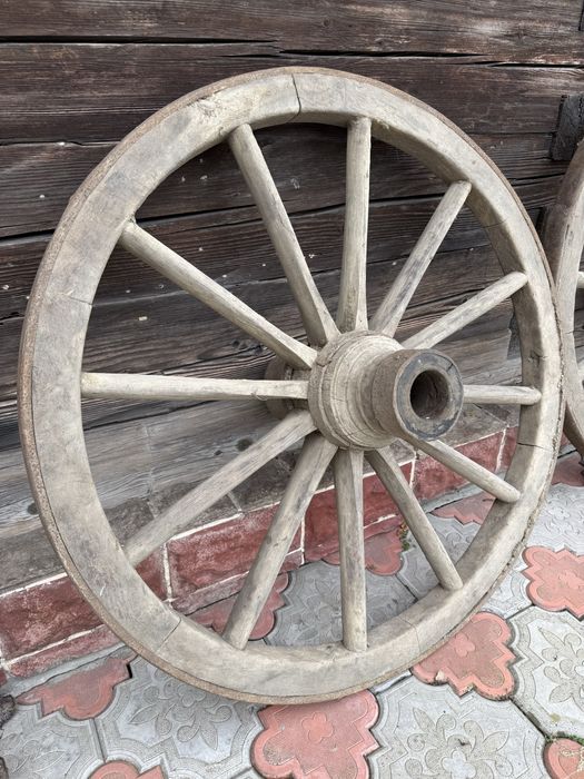 Старовинне деревя колесо 90 см