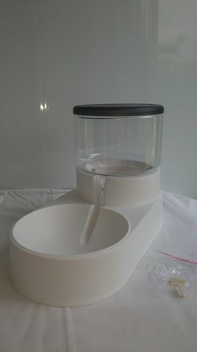 Автоматическая кормушка, поилка для животных 2,2 л