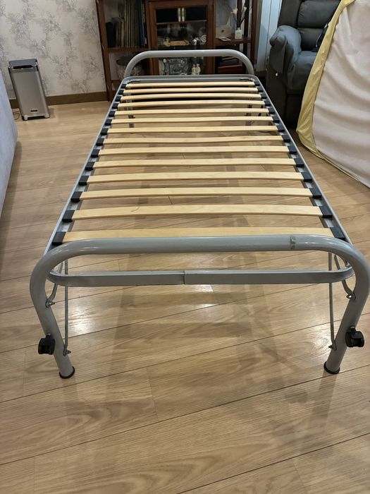 Cama  de ferro robusta