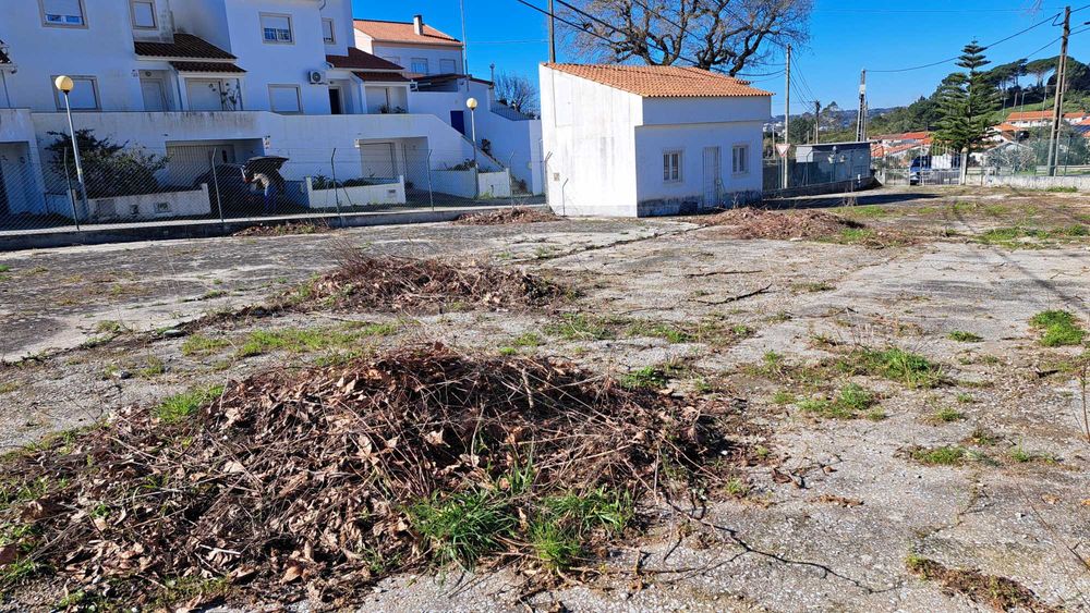 Terreno Urbano com Habitação T1 e Projeto de Ampliação.