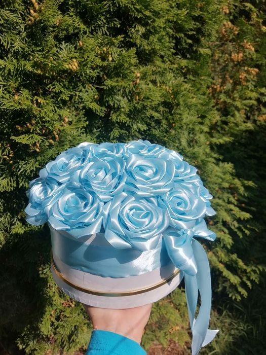 Róże z wstążki satynowej