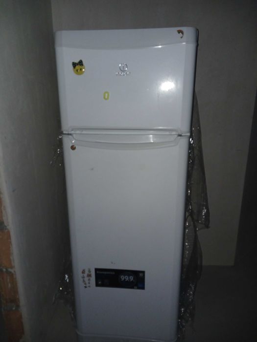 Працюючий холодильник