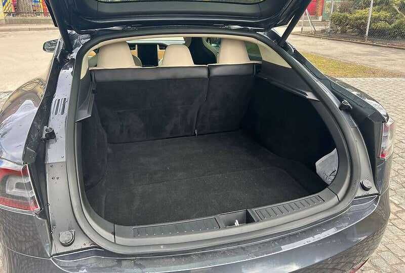 Tesla Model S 2018