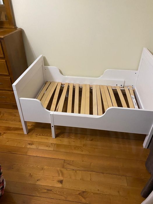Cama extensível com estrado, ripas e colchão