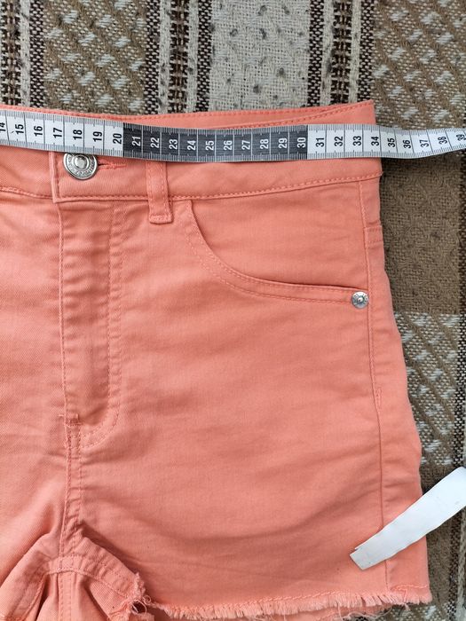 Brzoskwiniowe spodenki