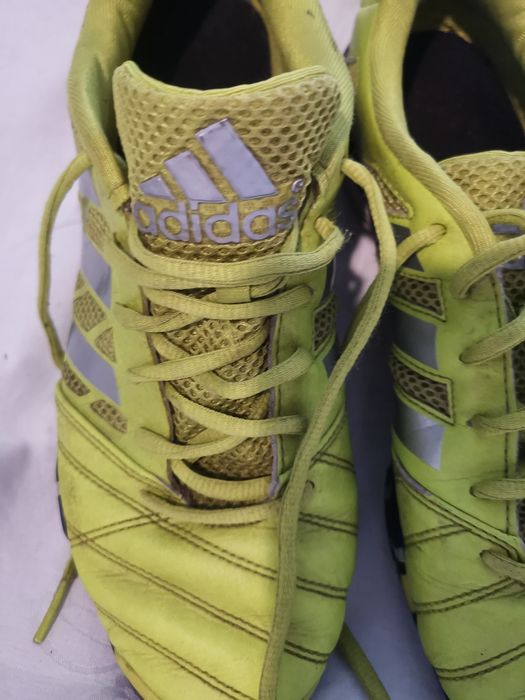 Buty sportowe, typ adidas