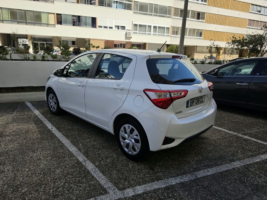 Toyota Yaris 1.0 exclusive foto 2
