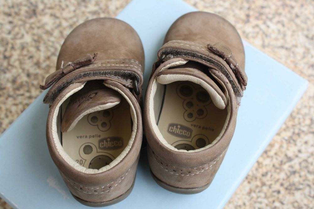 Bota de menina em pele da Chicco