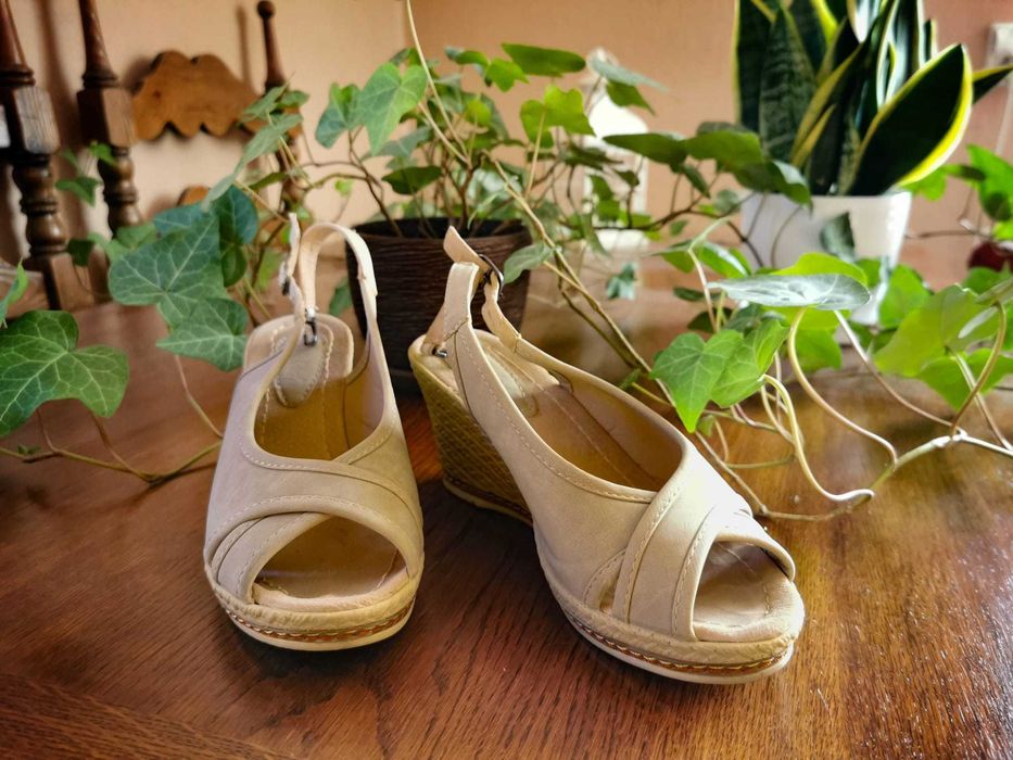 Sandały damskie beżowe, kremowe