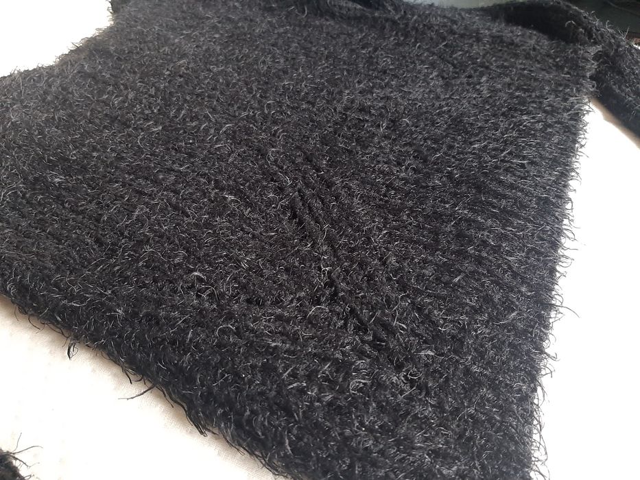 Czarny sweterek sweter