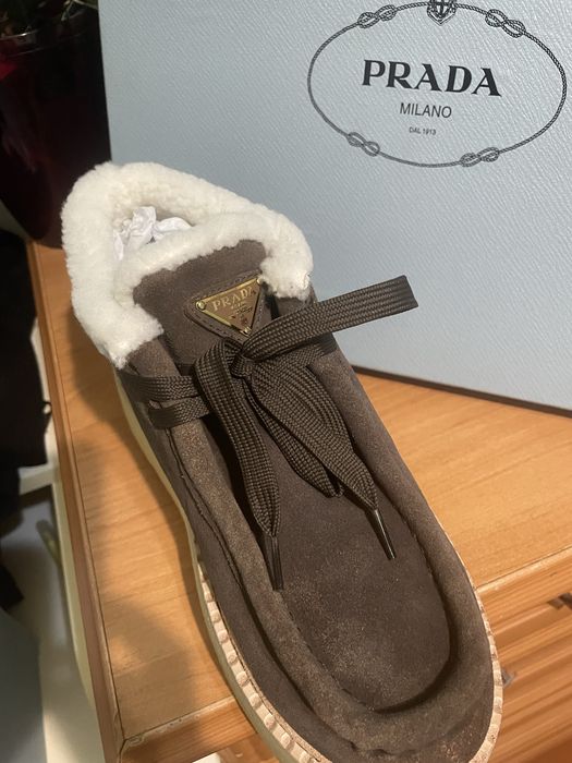 Замшеві ботинки Prada