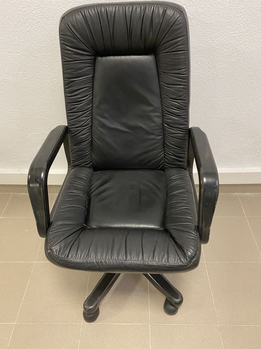 Cadeira de secretaria em pele muito boa qualidade
