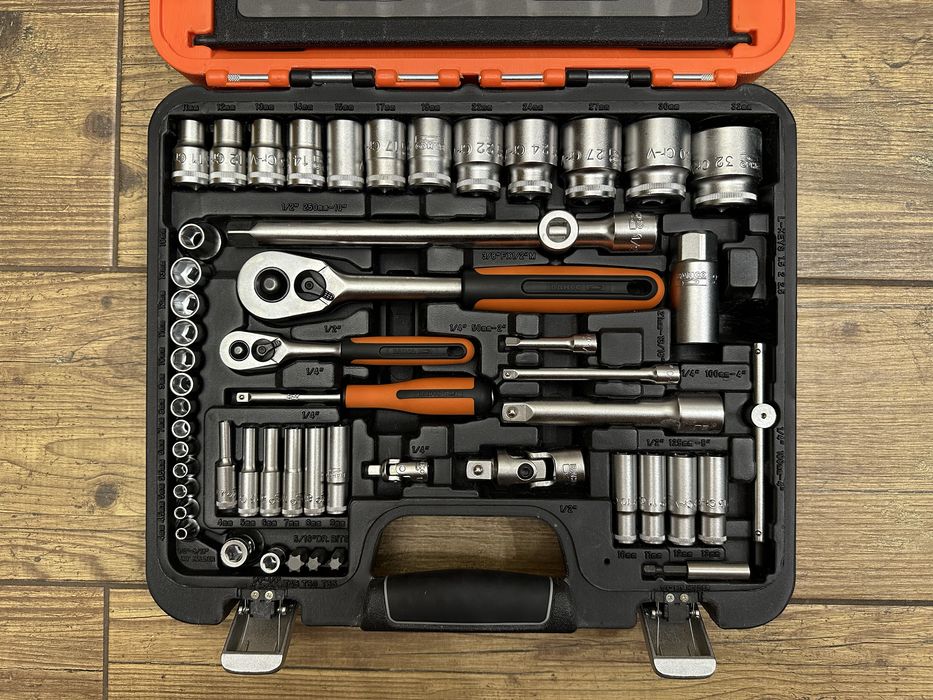 Zestaw nasadek 1/4" i 1/2" oraz kluczy płasko-oczkowych S910