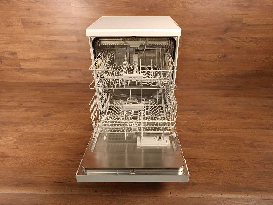 Посудомийна машина 
Miele G 4910 SC 60см окремостояча